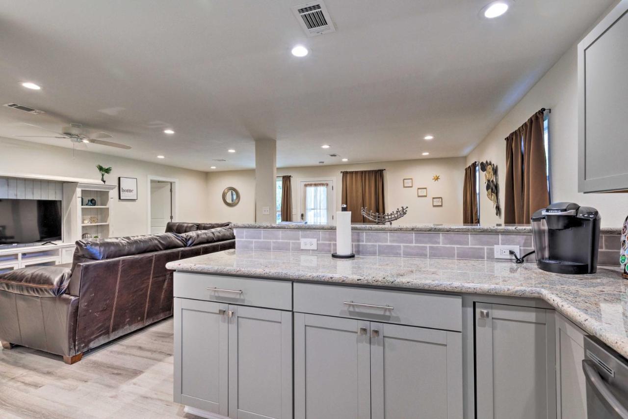 Spacious Gulfport Home With Yard 1 Mi To Beach Экстерьер фото