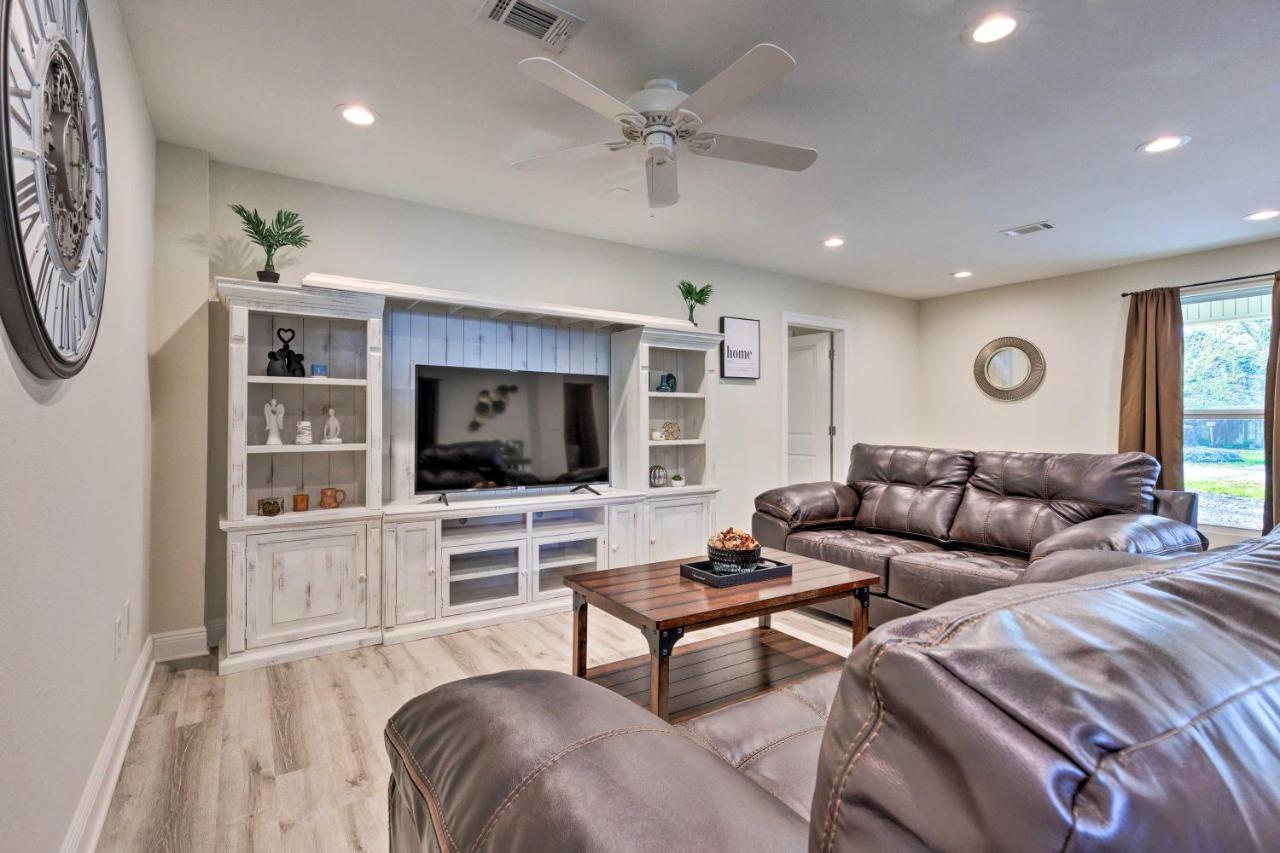 Spacious Gulfport Home With Yard 1 Mi To Beach Экстерьер фото