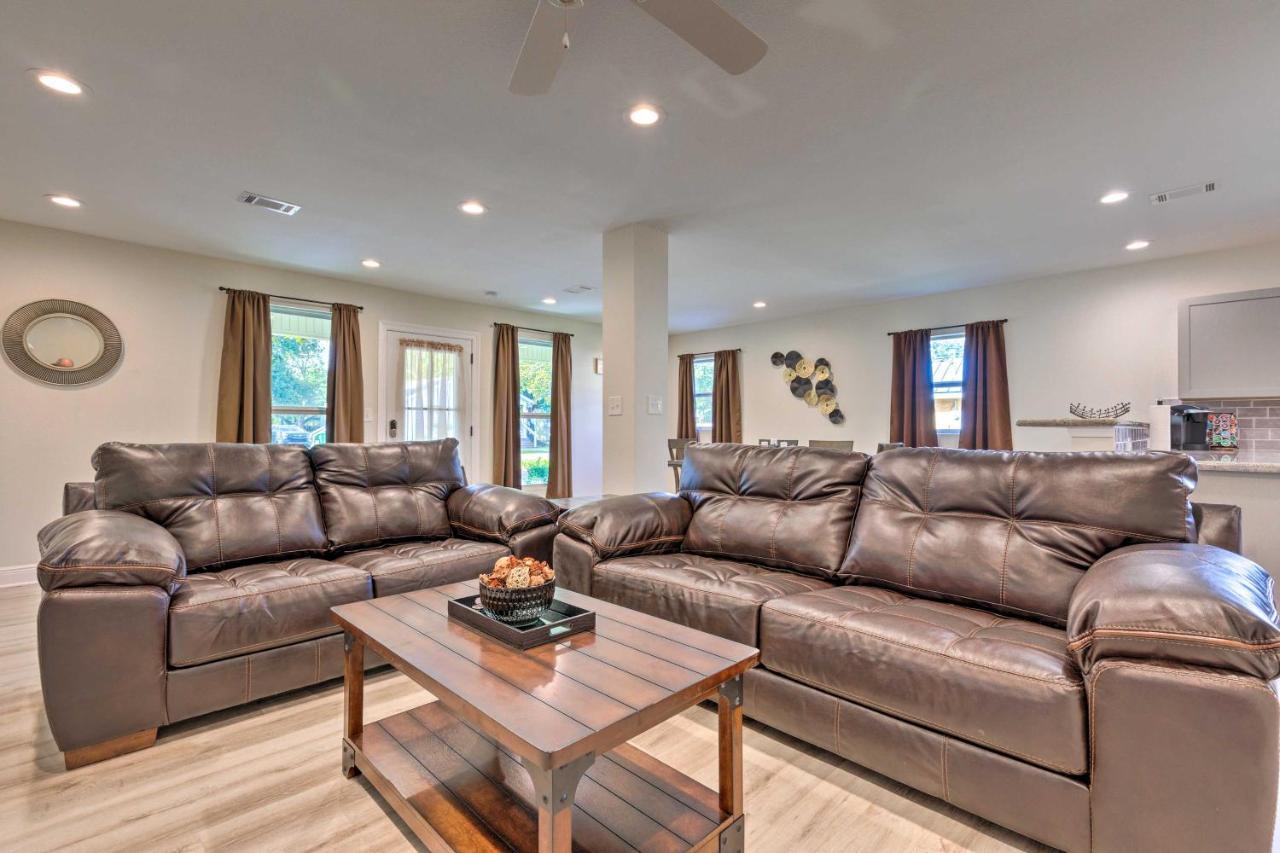 Spacious Gulfport Home With Yard 1 Mi To Beach Экстерьер фото